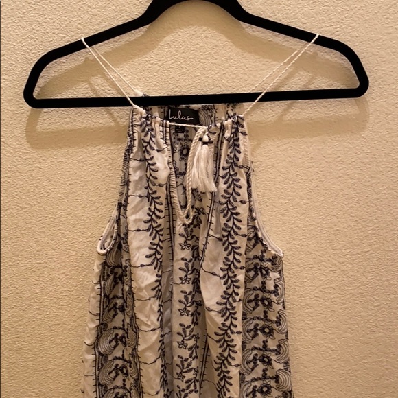 Lulu’s Embroidered Keyhole Tank - Picture 2 of 3